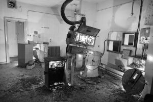 odeon projector 1 jan 14 2011 image 1 bw sm.jpg